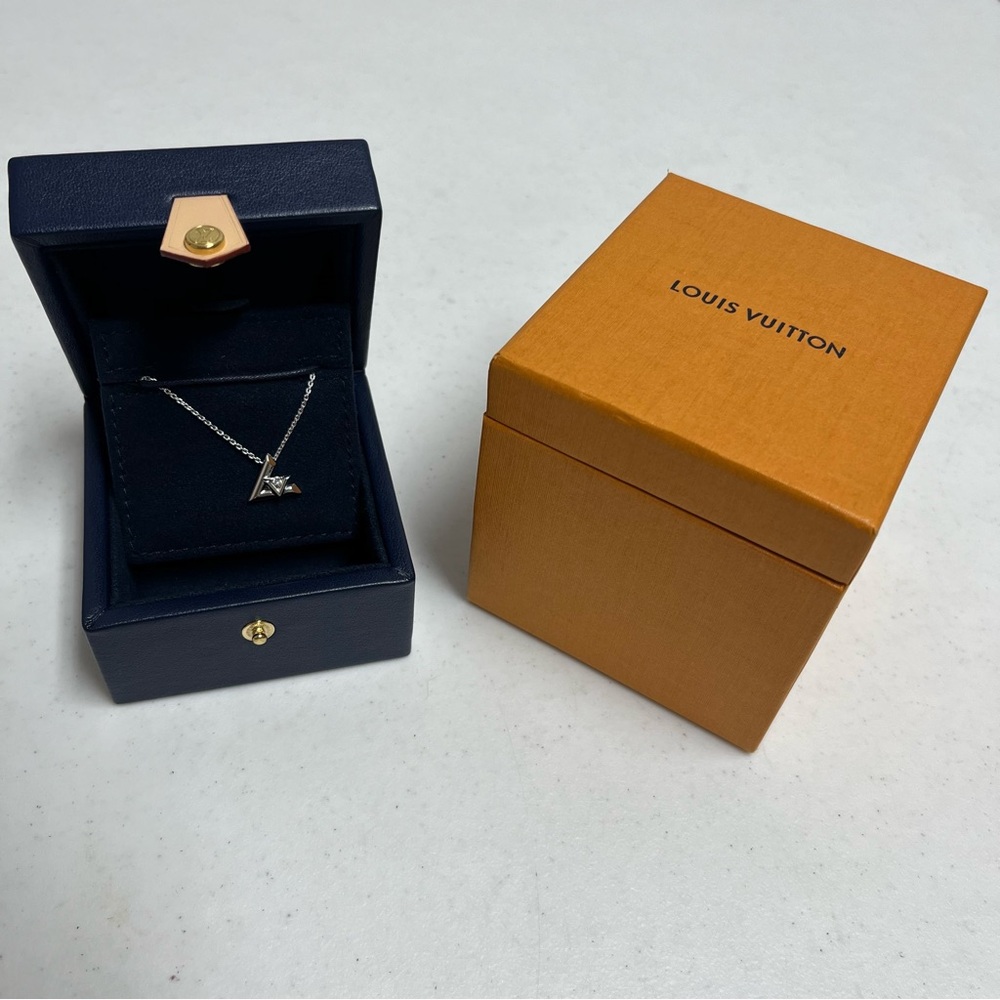 $3,550 Louis Vuitton LV Volt One Small Pendant 18-K White Gold Diamond Necklace - Picture 2 of 11